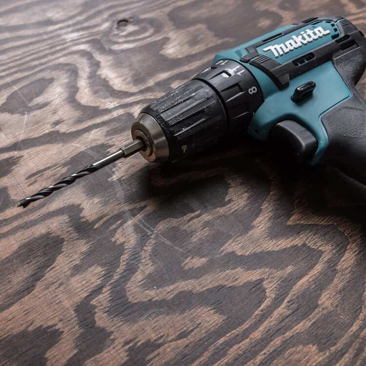 service-3 札幌の家具組み立て代行サービスで使用するマキタの電動ドライバー工具