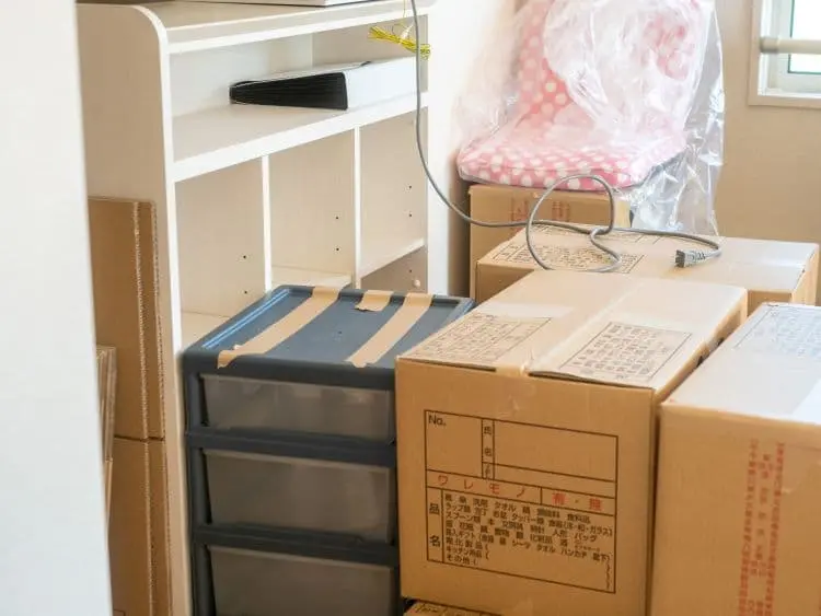 札幌での引っ越しサービスで丁寧に梱包された段ボール箱